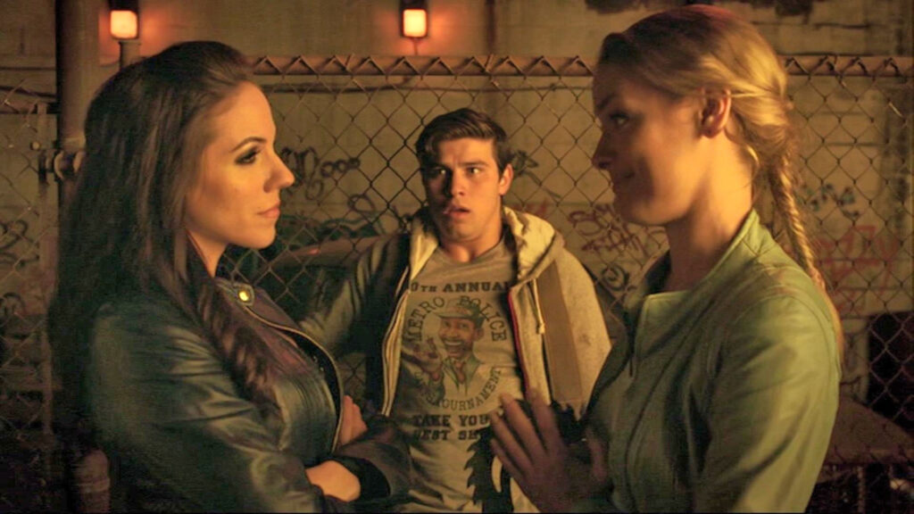 Bo (Anna Silk) and Tamsin (Rachel Skarsten) argue while holding Mark (Luke Bilyk) captive Lost Girl 504