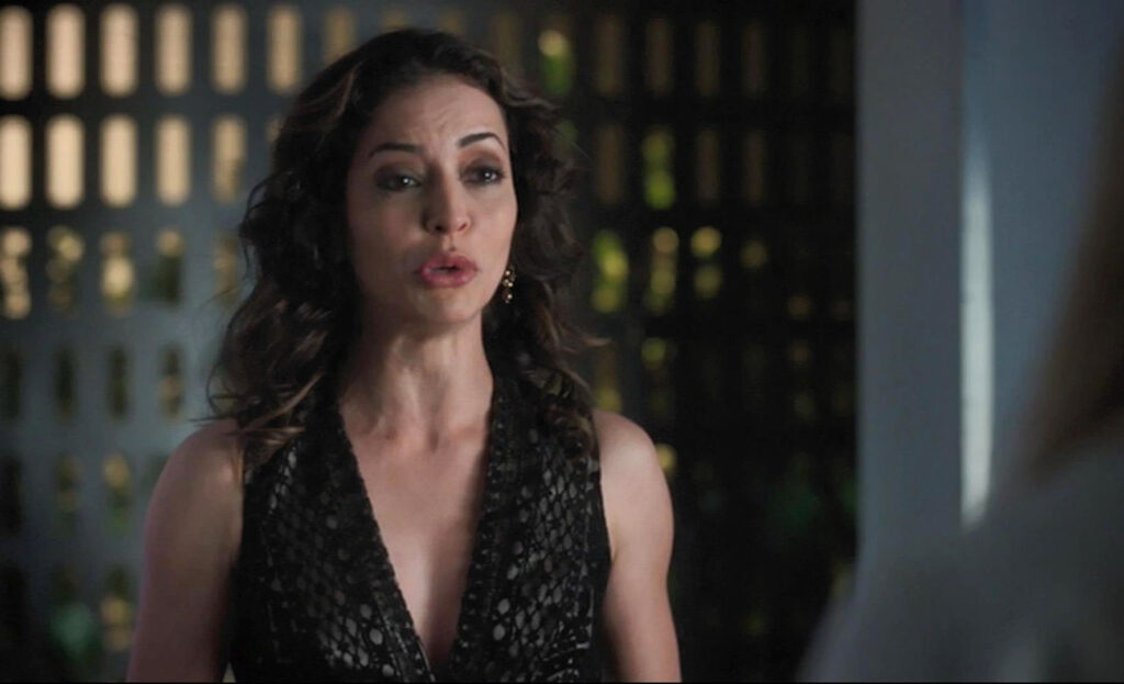 Emmanuelle Vaugier as Evony Fleurette Marquis - Lost Girl 502