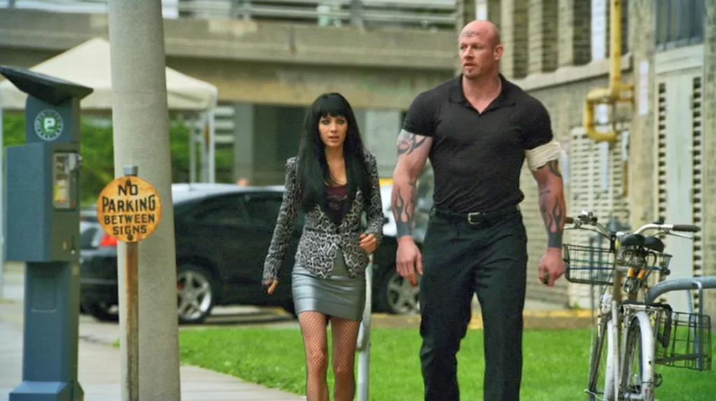 Ksenia Solo as Kenzie and Rob Archer as Bruce - Lost Girl 313