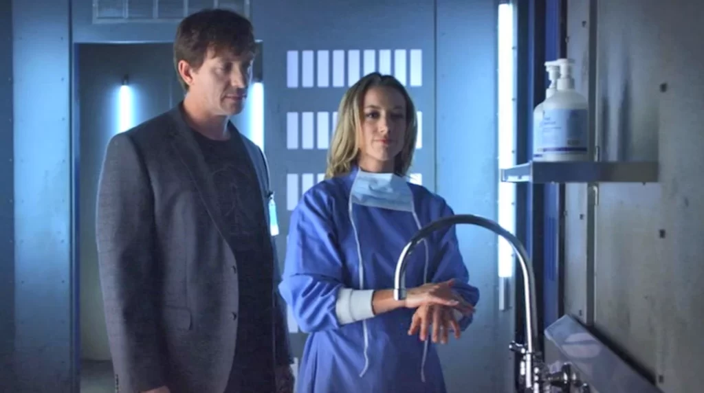Shawn Doyle as Dr. Isaac Taft and Zoie Palmer as Dr. Lauren Lewis - Lost Girl 313