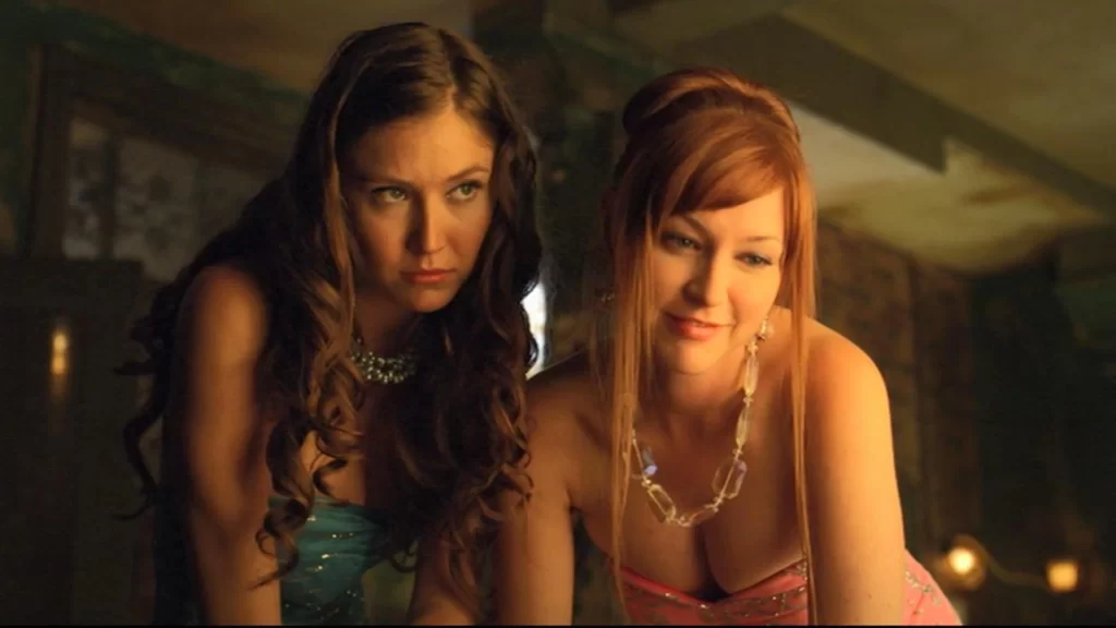 Two kitsunes - Sidney Leeder as Kasey and Allison Dawn Doiron as Amanda - Lost Girl 313
