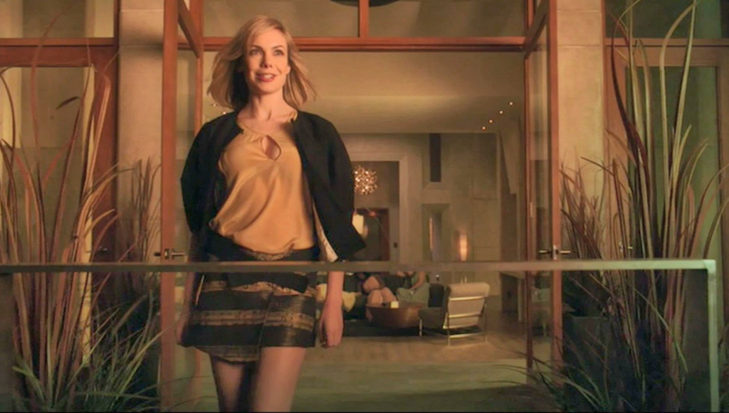 Zee (Amanda Walsh) on the balcony - Lost Girl 507