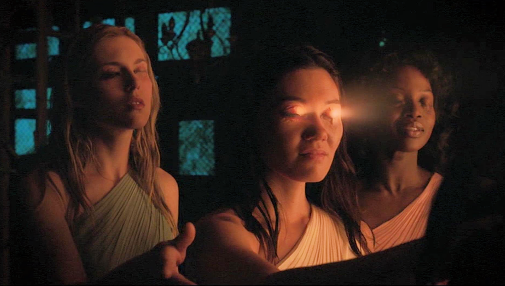 Aniela Kurylo as Pythia, Vanessa Matsui as Cassie, and Semaine Semajuste as Dedona - Lost Girl 507