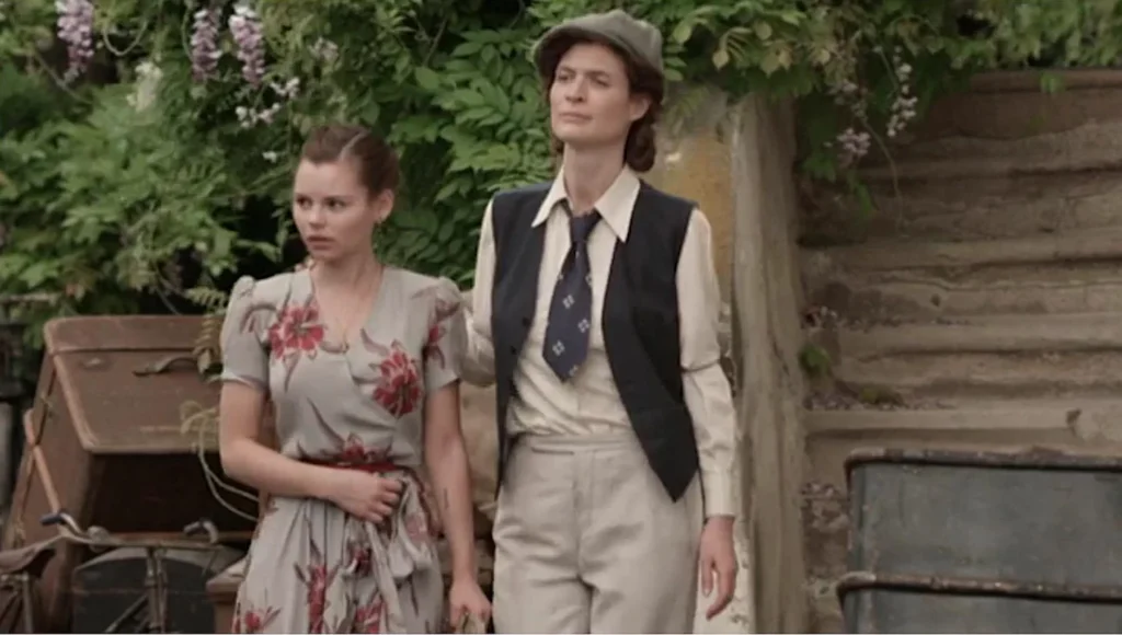 Eline Powell as Anita and Jane Alexander as Sarah - Anita B.