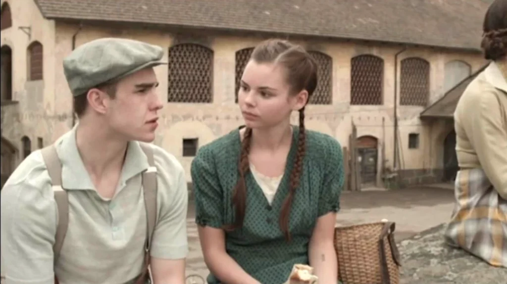 Anita and David tell each other their birthdays. David is born on 26 January, as is Nico Millagro, who plays him. Anita is born on 12 April, as is Eline Powell.