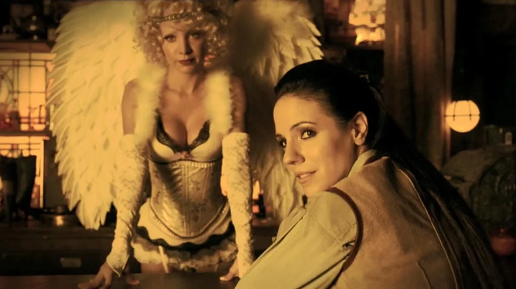 Ksenia Solo as Angel the bartender and Anna Silk as Dyson (the 1899 edition) - Lost Girl 407