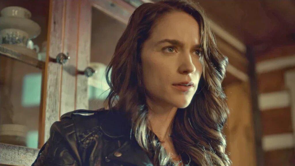 Melanie Scrofano as Wynonna - Wynonna Earp 101