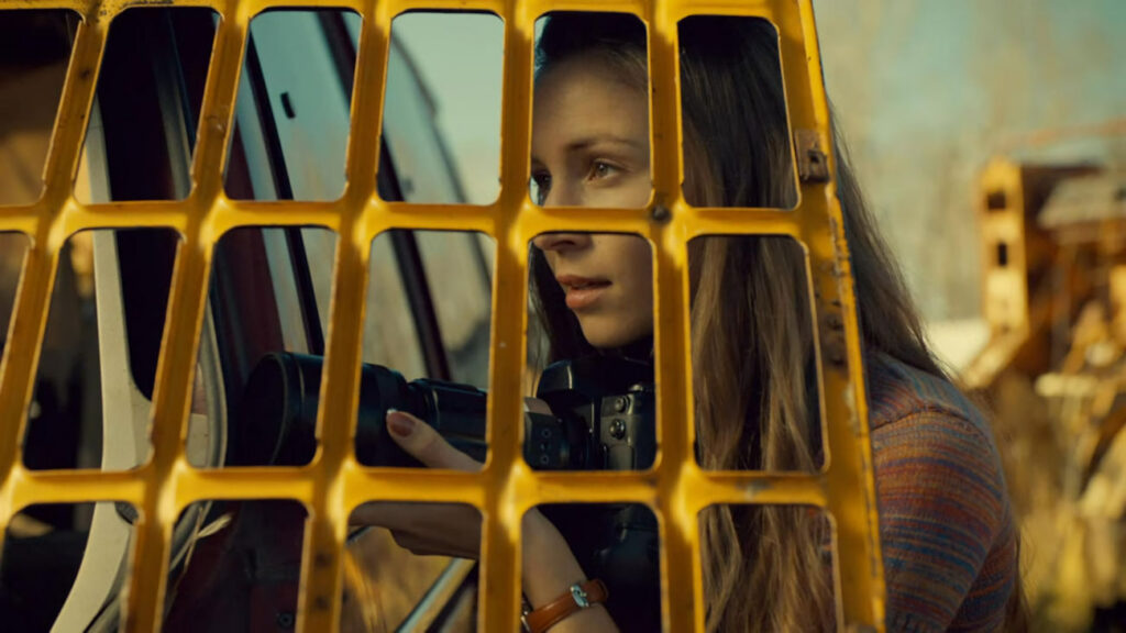 Dominique Provost-Chalkley as Waverly spying on Bobo - Wynonna Earp 105