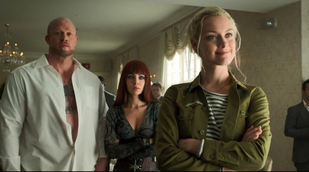 Rob Archer as Bruce, Ksenia Solo as Kenzi, and Rachel Skarsten as Tamsin - Lost Girl 405