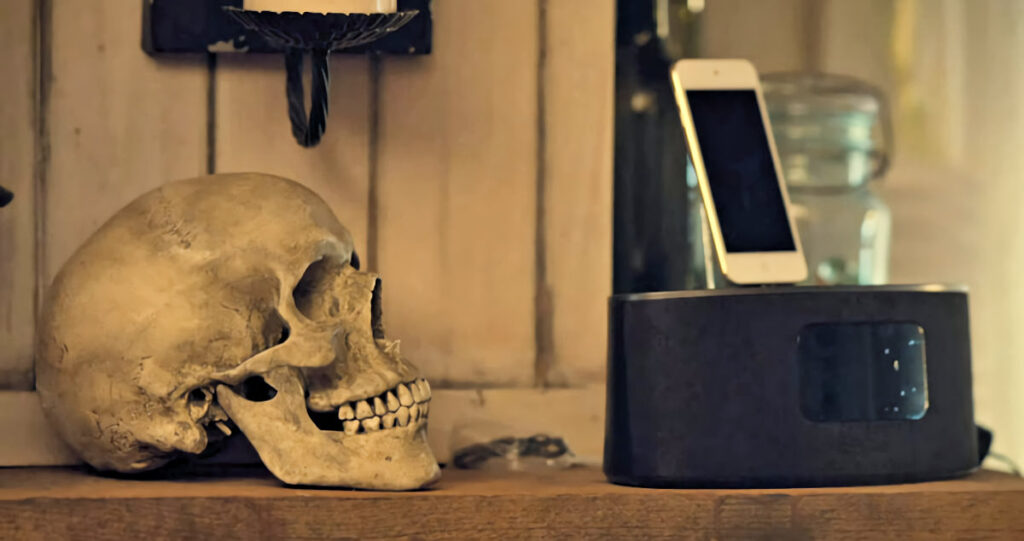 The skull on Waverly's mantle - Wynonna Earp 107