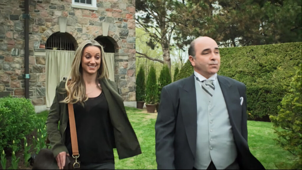 Zoie Palmer as Dr. Lauren Lewis and David Occhipinti as Evony's British servant - Lost Girl 504