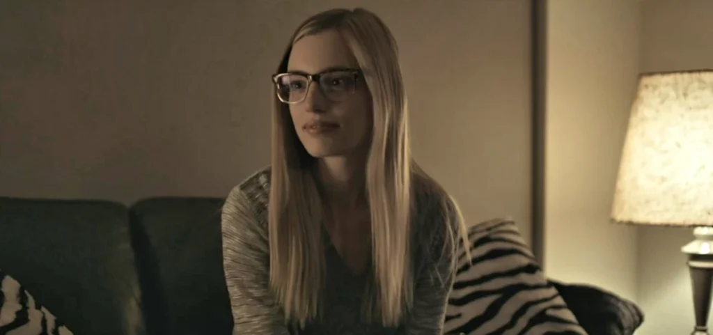 Anja Savcic as Samantha - Incontrol