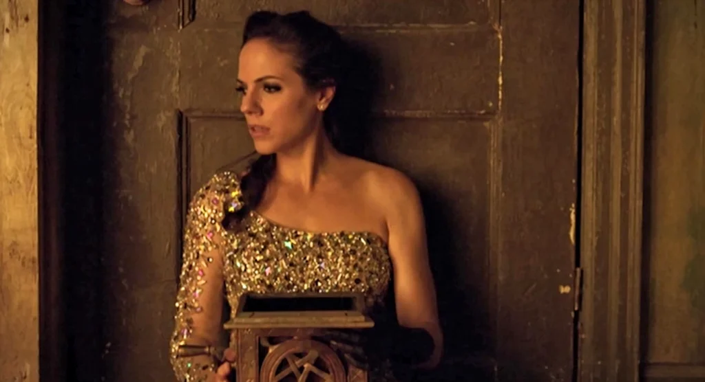 Anna Silk as Bo with the music box - Lost Girl 509