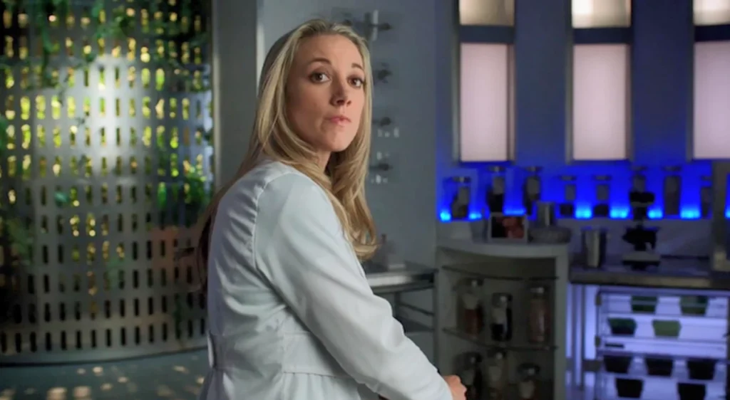 Zoie Palmer as Dr. Lauren Lewis - Lost Girl 509