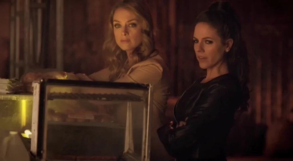 Rachel Skarsten as Tamsin and Anna Silk as Bo, at the hot dog stand - Lost Girl 503