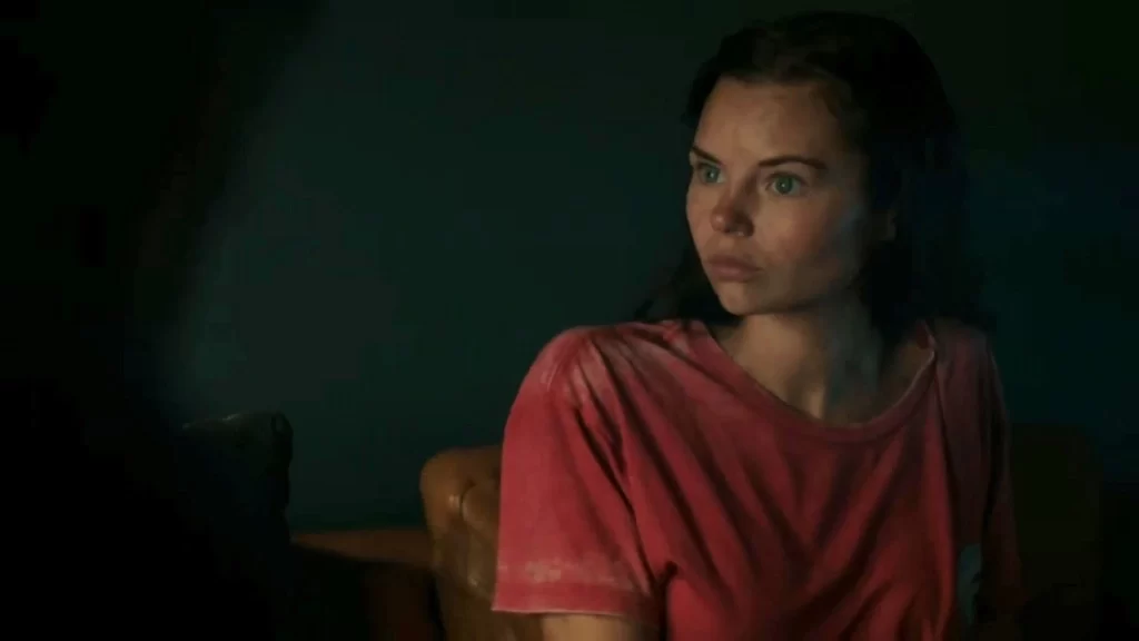 Eline Powell as Ryn - Siren 101