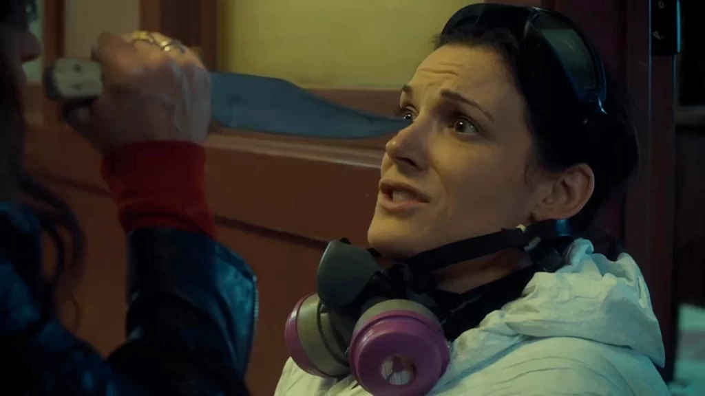 Kelsey Andries as a Black Badge Division cleaner being threaatened by Wynonna. - Wynonna Earp 201