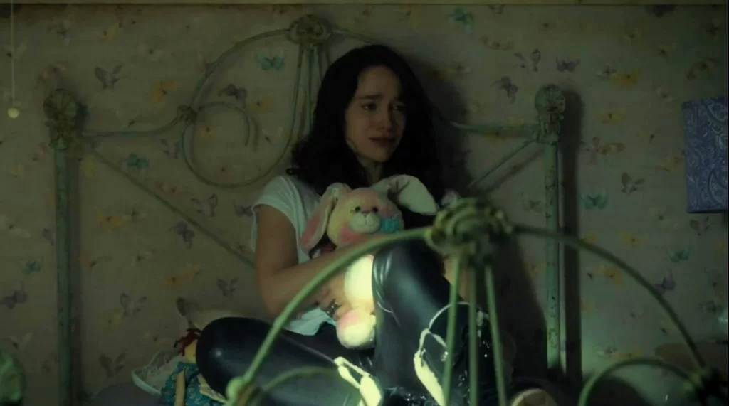 Wynonna and Mr. Plumpkin in Willa's room - Wynonna Earp episode 201