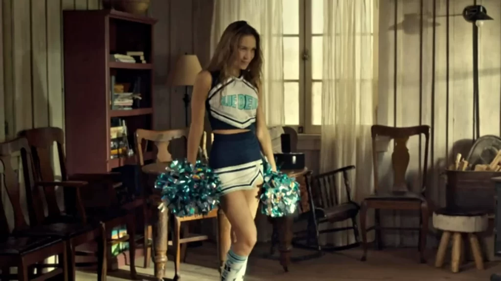 Cheerleader Waverly (Dominique Provost-Chalkley) - Wynonna Earp 203