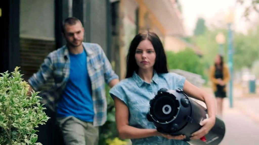 Alex Roe as Ben Pownall and Eline Powell as Ryn - Siren