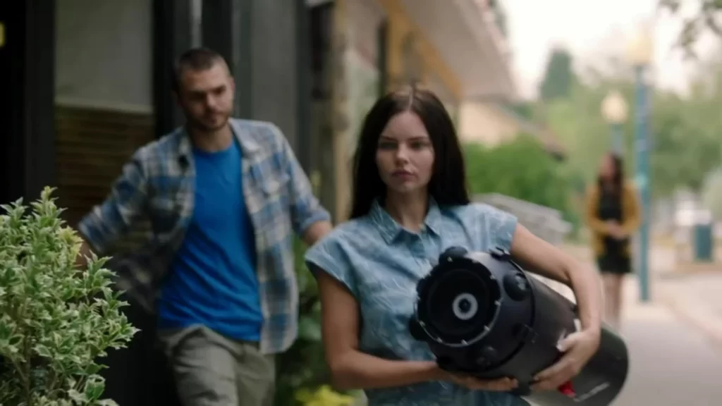 Alex Roe as Ben Pownall and Eline Powell as Ryn - Siren