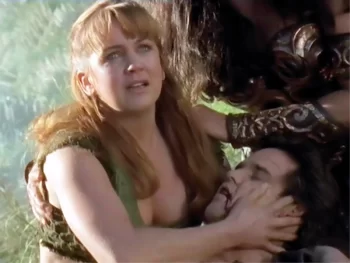 Gabrielle (Renee O'Connor) cradles the body of Perdicus (Scott Garrison) after he is killed. - Xena: Warrior Princess