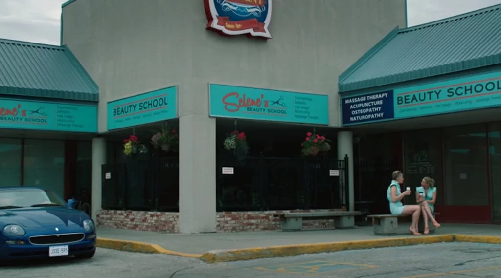 Selene's Beauty School - Lost Girl 402