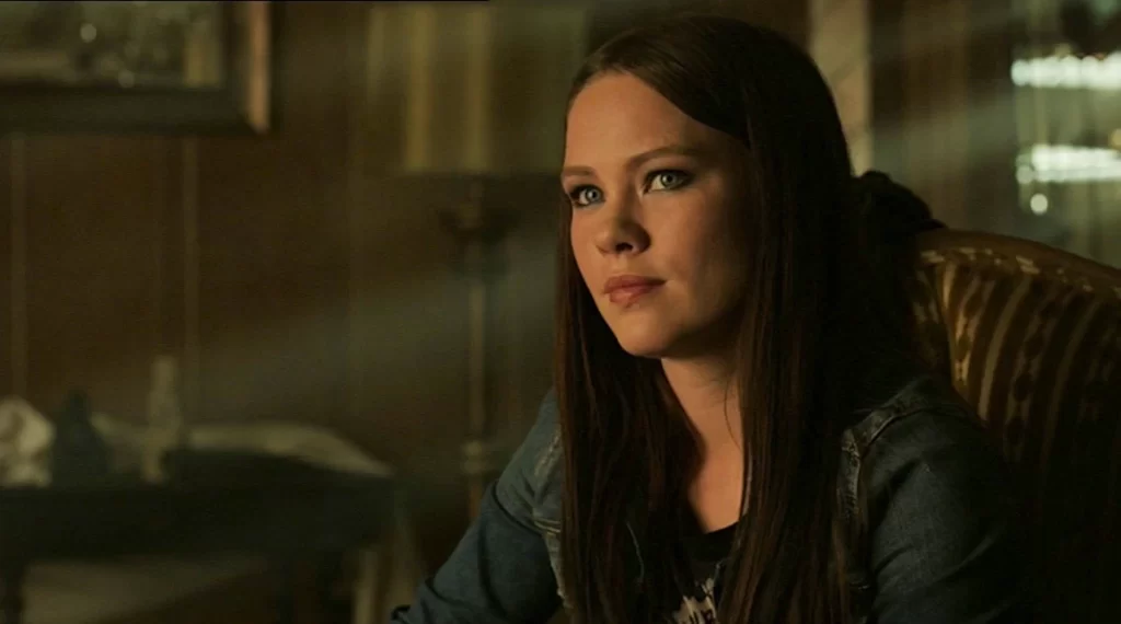 Chloe Rose as Julia Jenkins - Lost Girl 403