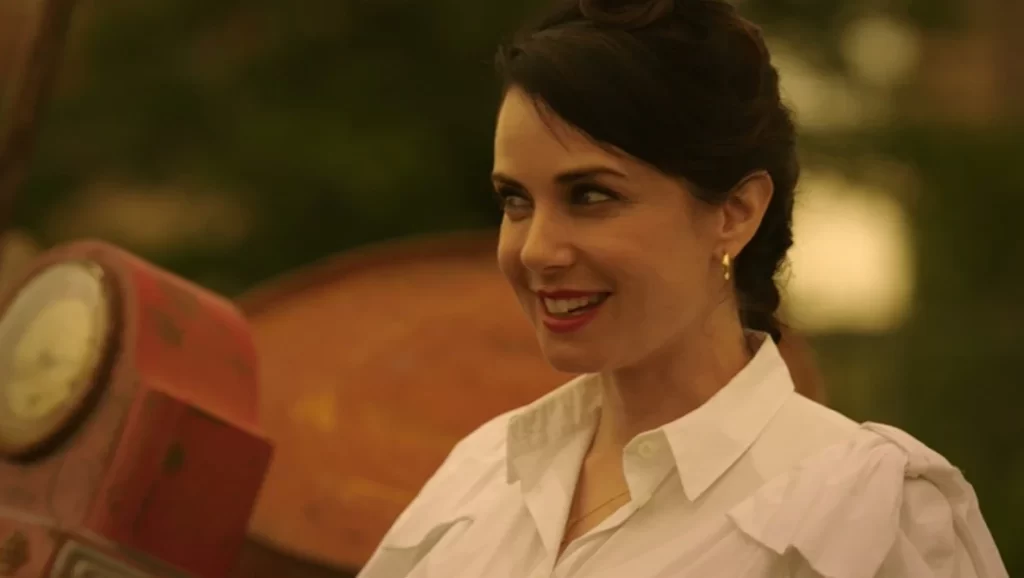 Mia Kirshner as Clio - Lost Girl 402