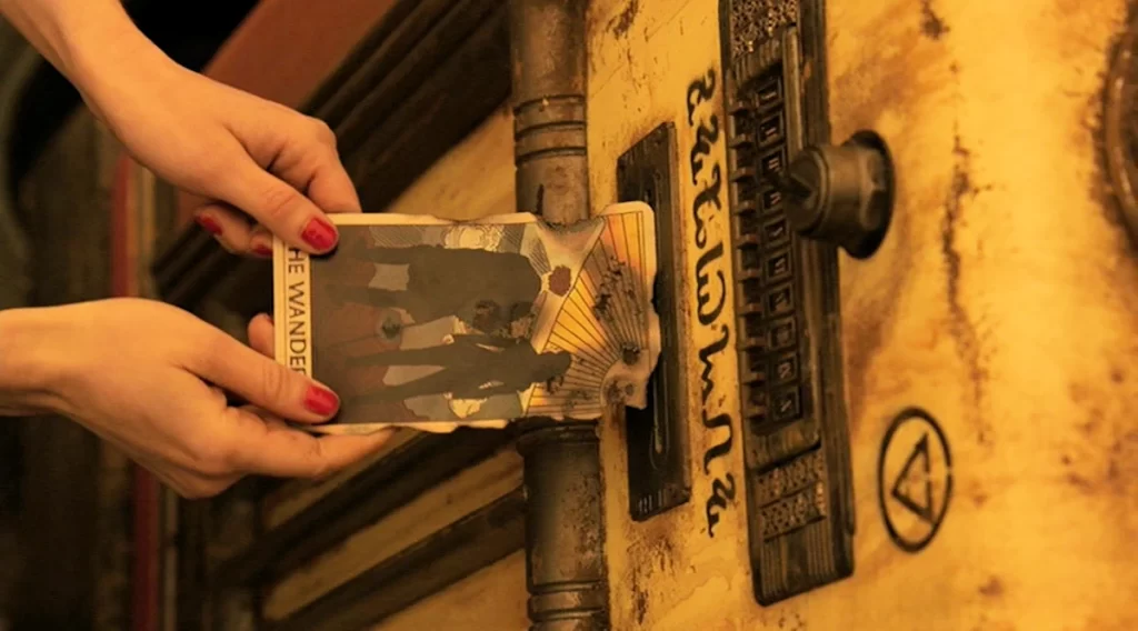 The Wanderer Card and the ticket machine - Lost Girl 402