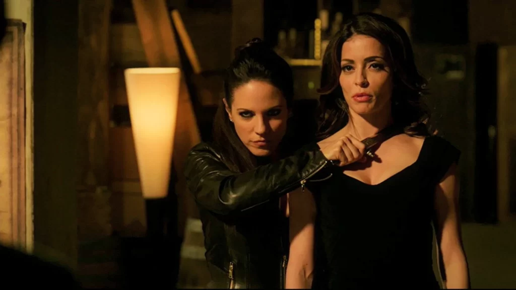 Bo with a knife to the throat of Evony - Lost Girl - 413