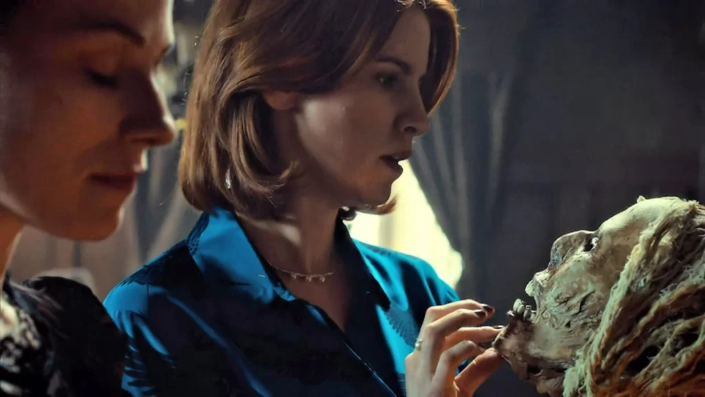 Widow Mercedes (Dani Kind) with Constance Clootie's severed head - Wynonna Earp 207