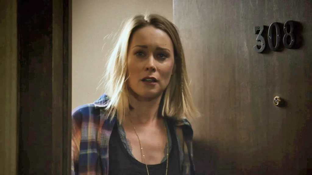 Hilary Jardine as Vanessa's best friend Susan who loves across the hall in apartment 308 - Van Helsing 102