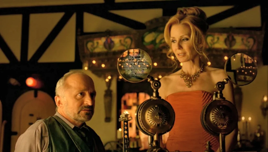 Trick (Rick Howland) and Stella (Debrorah Odell) with the machine - Lost Girl 308
