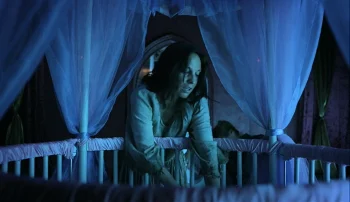 Bo's mother Aife (Inga Cadranel) prepares to abduct her child - Lost Girl 309