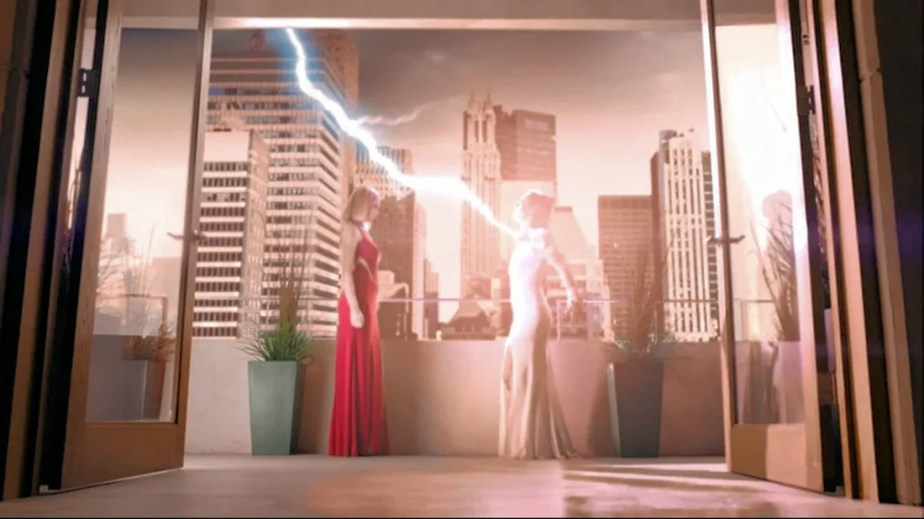 Zee (Amanda Walsh) strikes Tamsin (IRachel Skarsten) with a bolt of lightning - Lost Girl 508