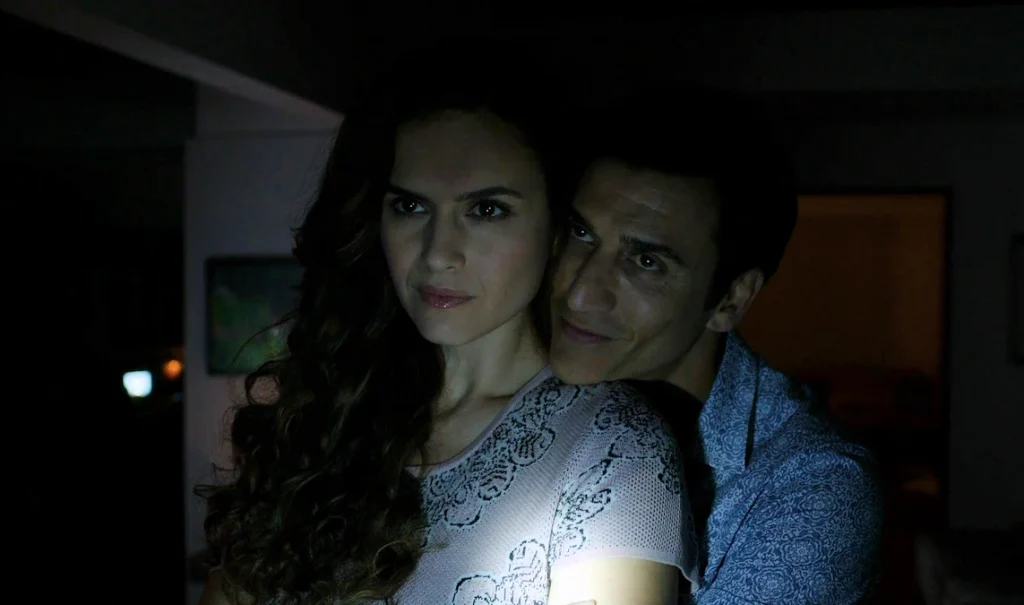 Lisa Marcos as Alicia and Noam Jenkins as her husband Kevin (inhabited by Hera) - Lost Girl 507