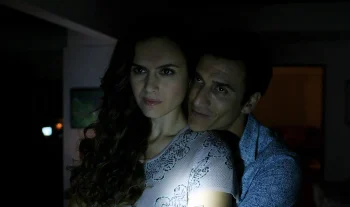 Lisa Marcos as Alicia and Noam Jenkins as her husband Kevin (inhabited by Hera) - Lost Girl 507