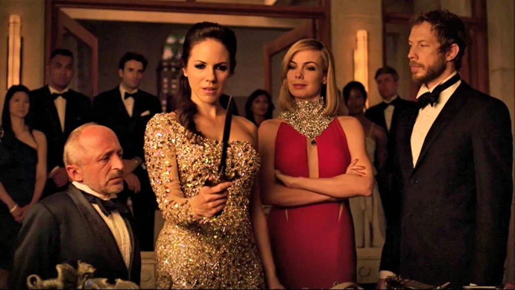 Bo (Anna Silk) holds the weapon she has chosen - Lost Girl 508