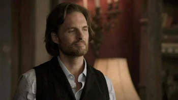 Greg Bryk as Jeremy Danvers - Bitten 201