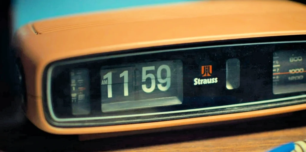 Strauss flip-clock radio in the Sheriff's Office - Wynonna Earp 211